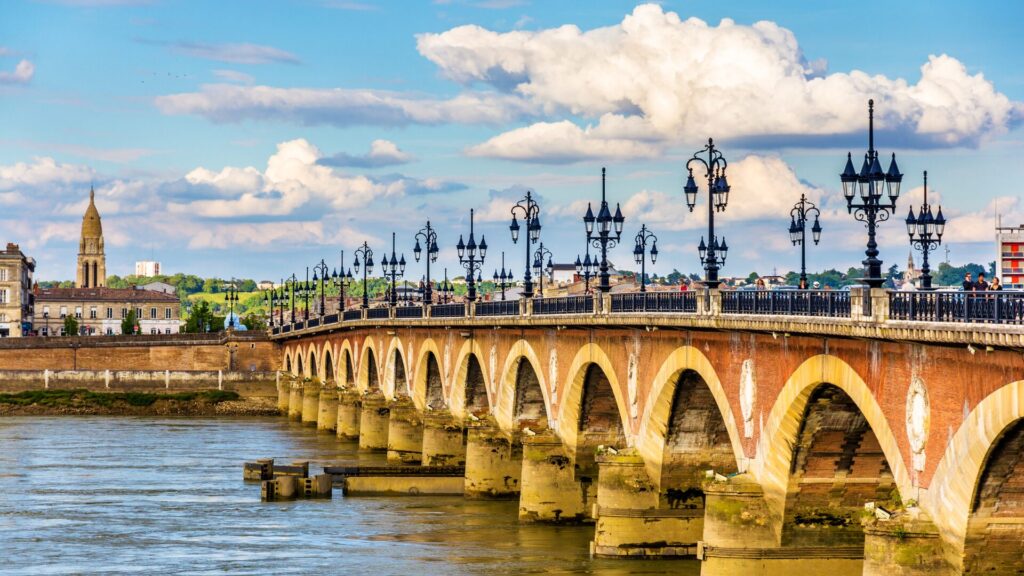 visiter bordeaux - location de voiture - liberty rent